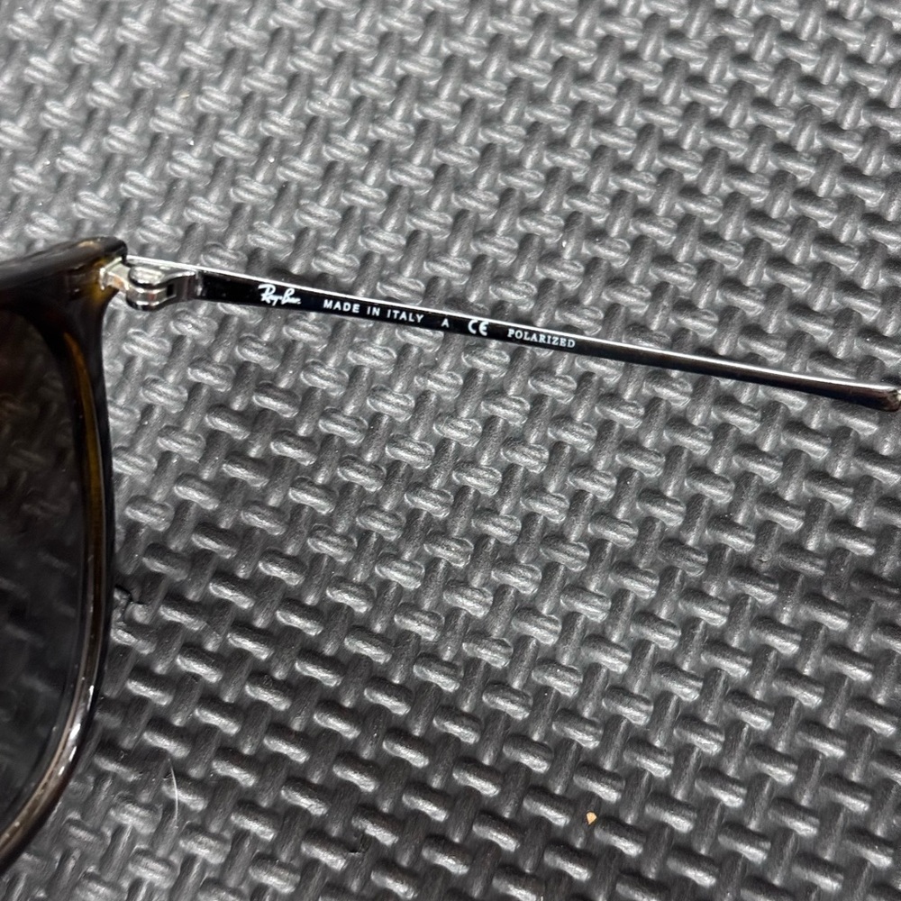 Ray-Ban Erica polarized Classic Brown Sunglasses (Scratched!!) - Picture 10 of 10
